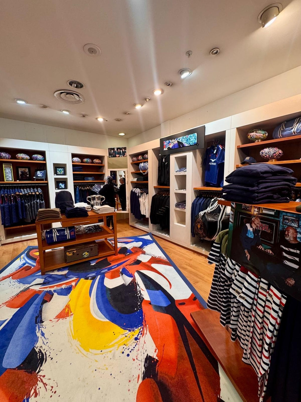 Découvrez les Boutiques Éphémères de Religion Rugby à Toulouse en Collaboration avec l'Artiste Julien Soone